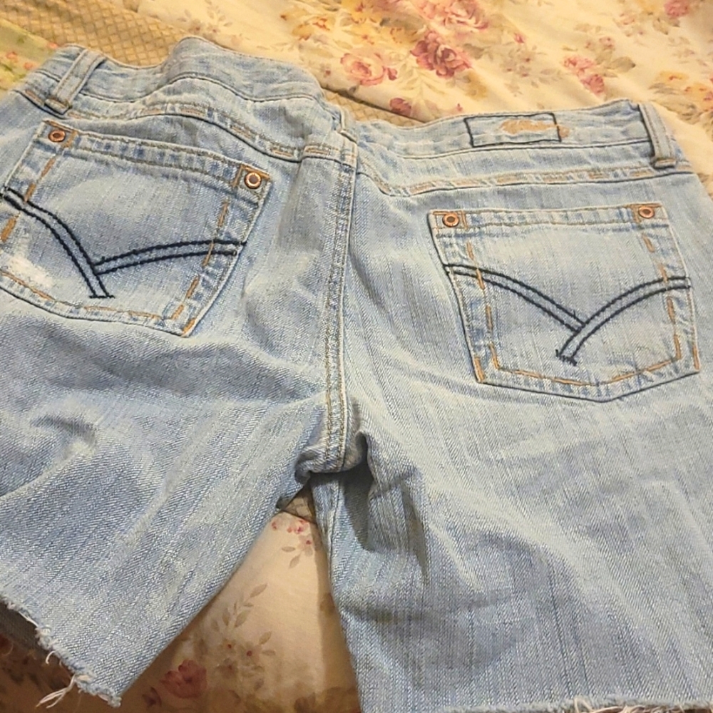 Billabong light denim cut off jean shorts - Picture 2 of 4